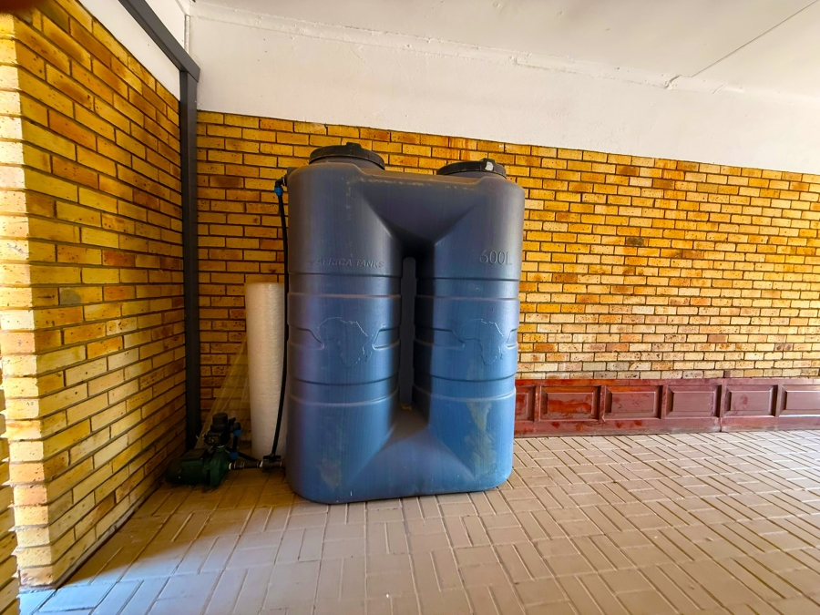 6 Bedroom Property for Sale in Van Der Hoff Park North West